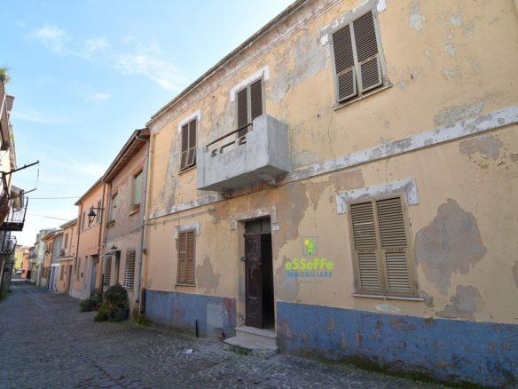 Casa storica spaziosa su due piani con prezzo trattabile