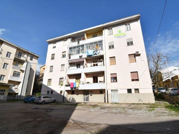 Ultimo piano spazioso e luminoso con cantine e posto auto
