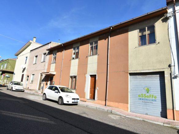 Ultimo piano con numerosi locali e garage di pertinenza