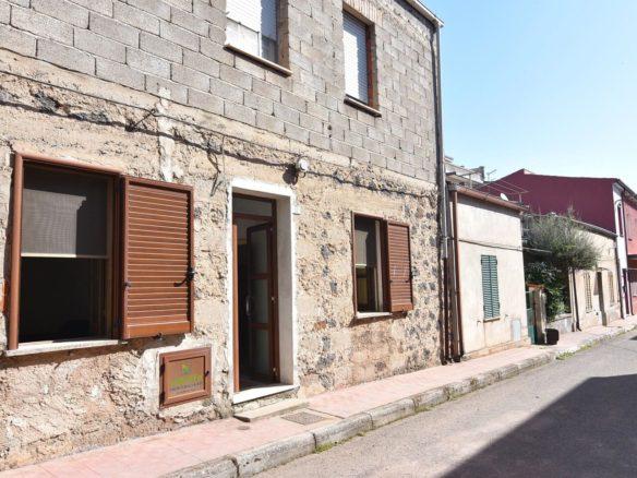 Appartamento al piano terra di 4 locali con cortiletto