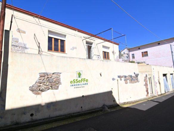 Casa indipendente nel centro Sardegna con giardino