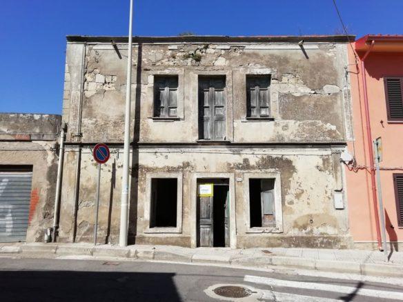 Antico stabile da ristrutturare nel centro di Tresnuraghes.