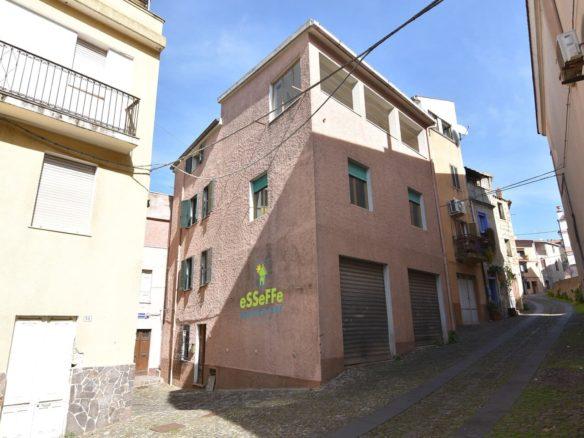 Casa singola ricca di spazio con 7 locali