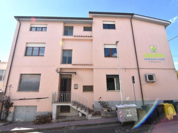 Grande appartamento al primo piano abitabile con taverna