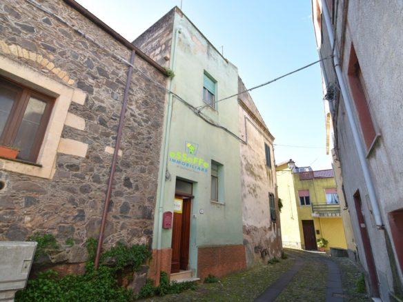 Casa indipendente con cortiletto e terrazza