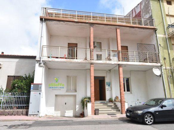Piano terra abitabile con cortile privato