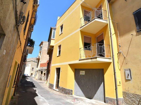 Casa singola abitabile con garage e prezzo trattabile