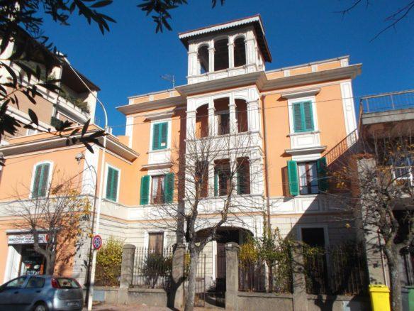 Appartamento dell’800 su due piani in stile Liberty