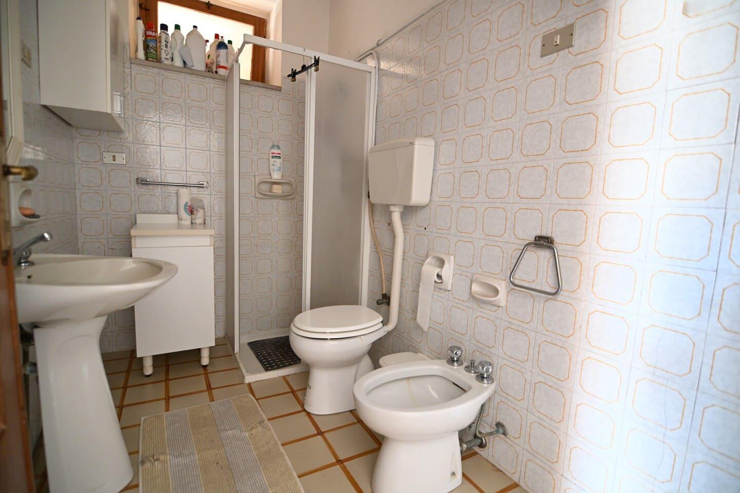Casa su due livelli di oltre 200mq con cortile, cantina, terrazza