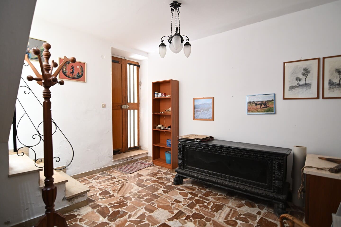 Casa su due livelli di oltre 200mq con cortile, cantina, terrazza