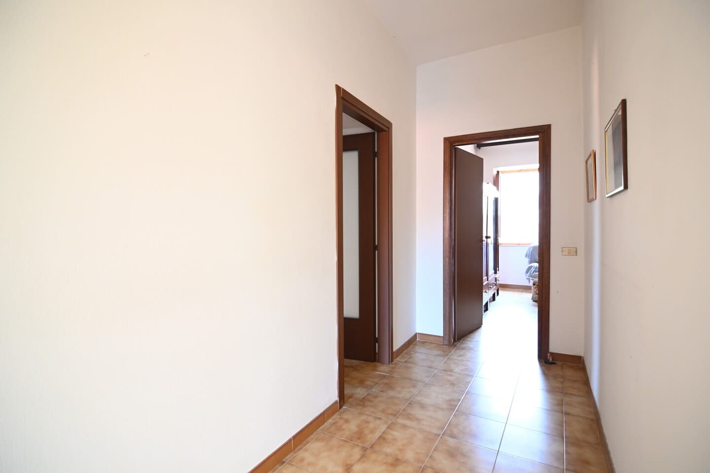 Casa su due livelli di oltre 200mq con cortile, cantina, terrazza