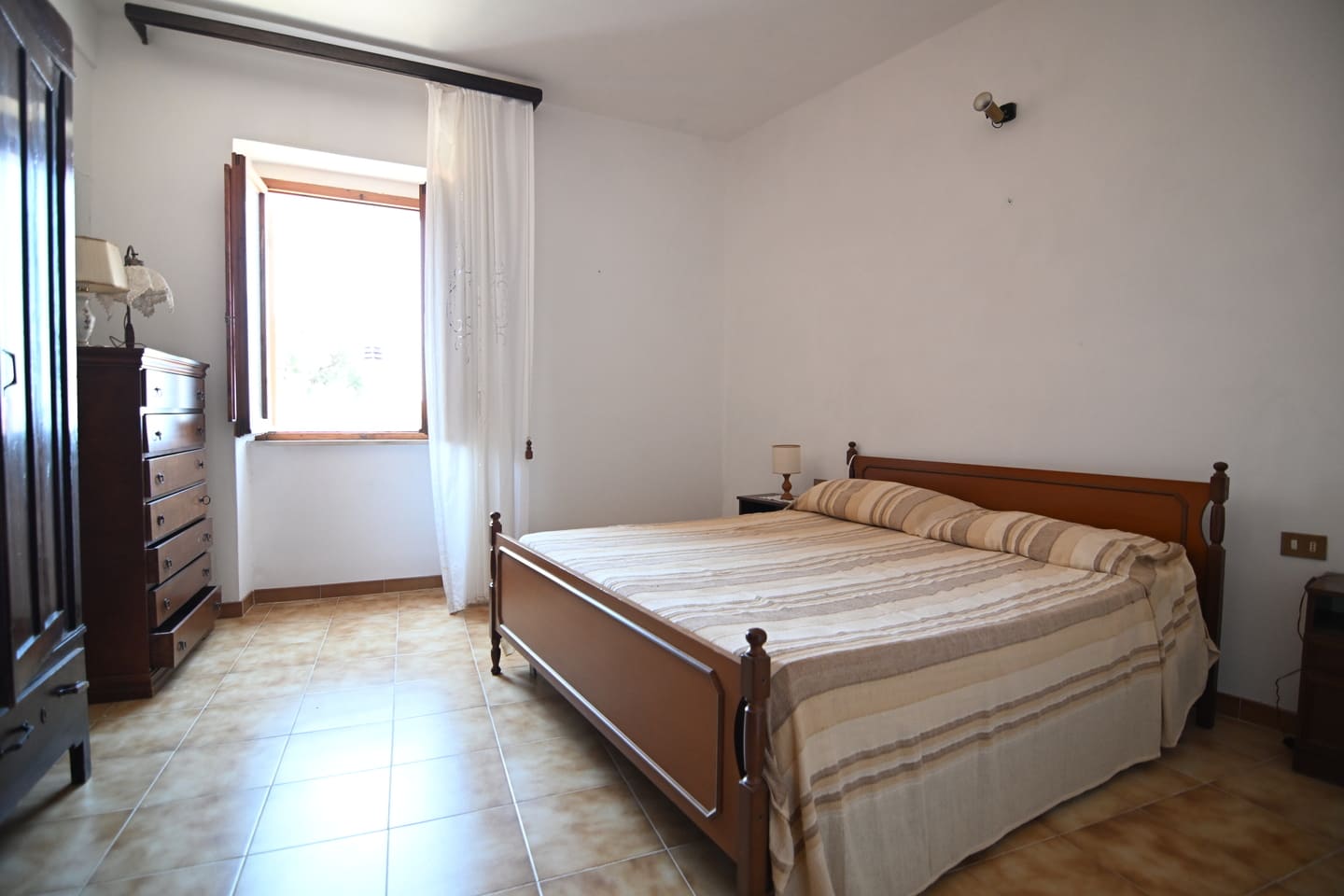 Casa su due livelli di oltre 200mq con cortile, cantina, terrazza