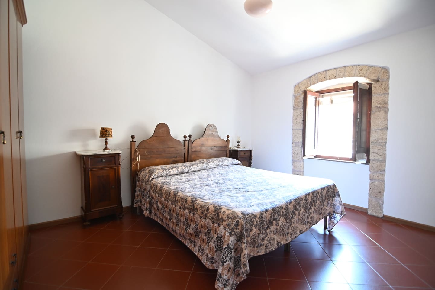 Casa su due livelli di oltre 200mq con cortile, cantina, terrazza