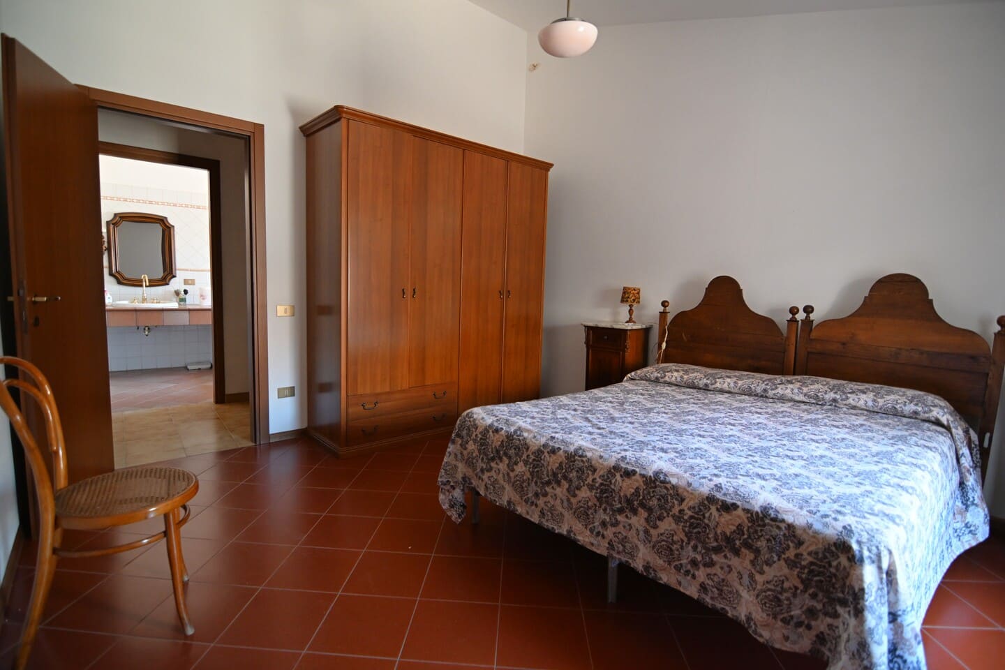 Casa su due livelli di oltre 200mq con cortile, cantina, terrazza