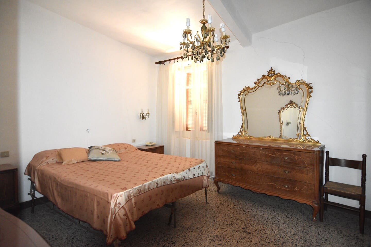 Otre 200mq di proprietà tra abitazione, terrazza, cantina, garage