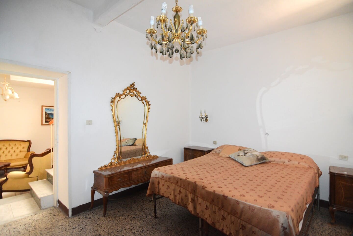 Otre 200mq di proprietà tra abitazione, terrazza, cantina, garage