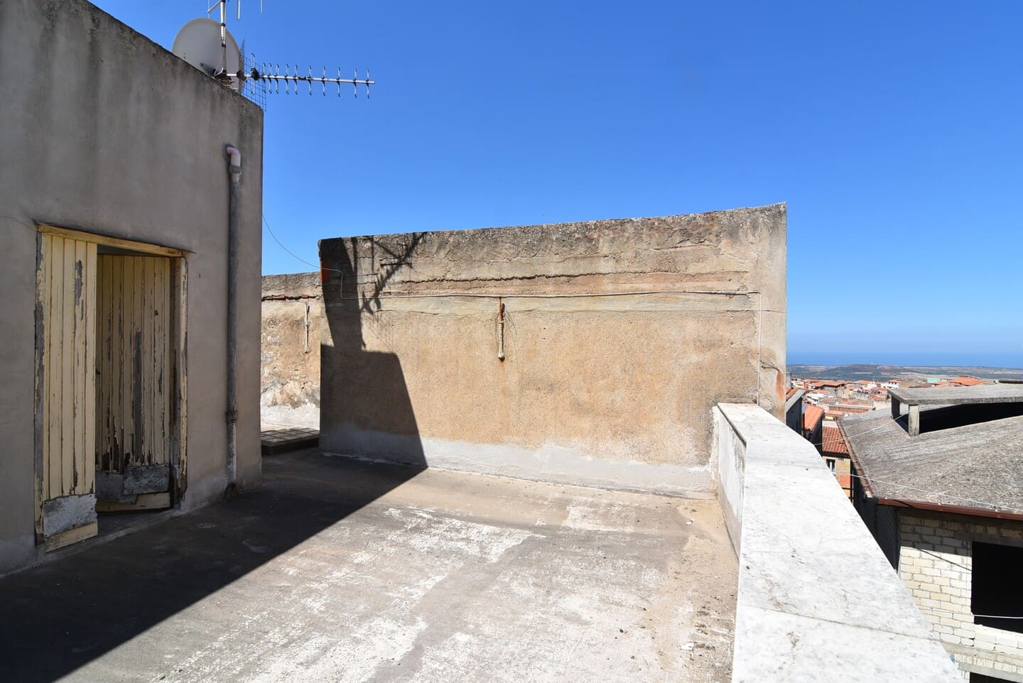 Otre 200mq di proprietà tra abitazione, terrazza, cantina, garage