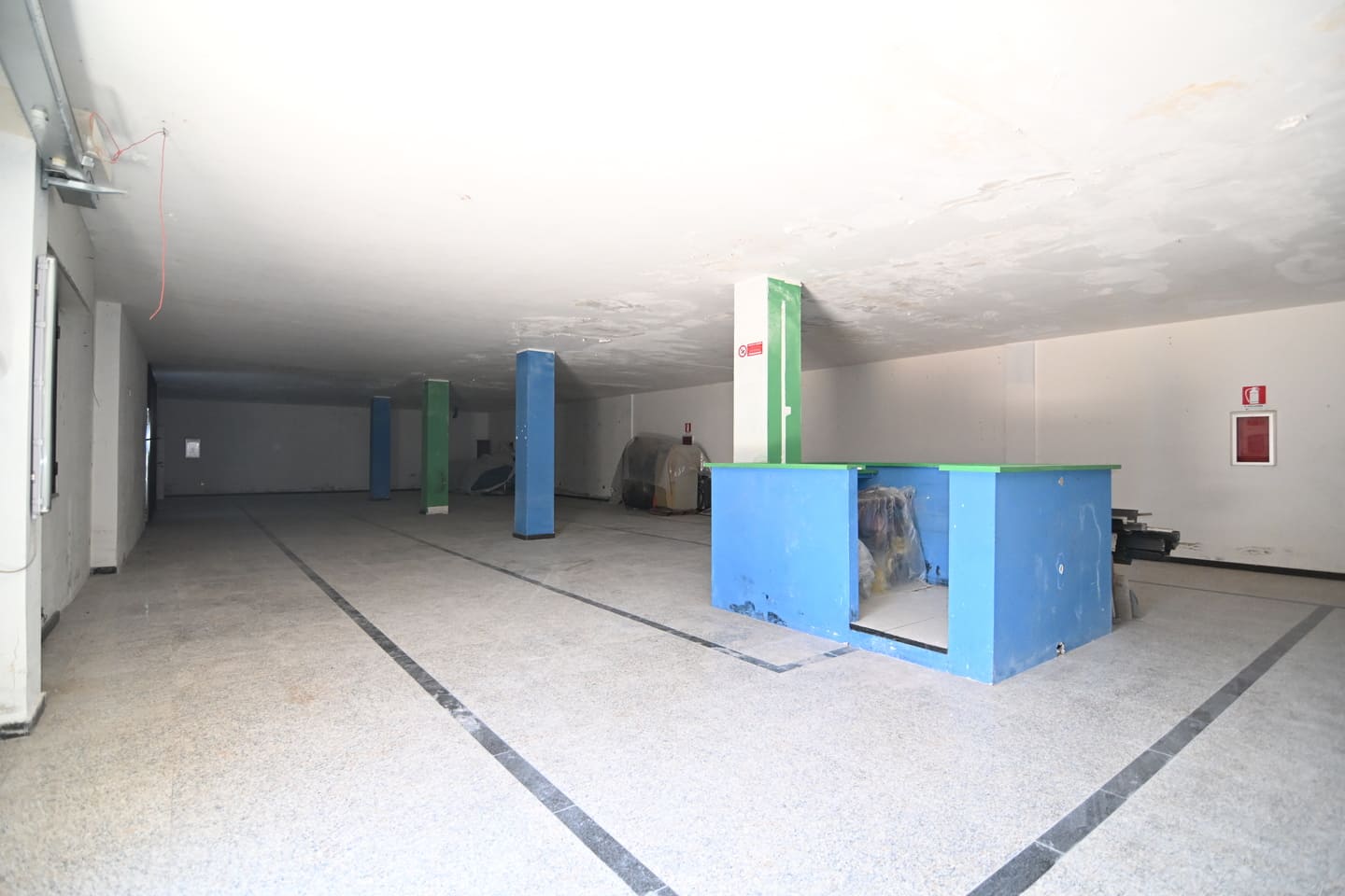Locale commerciale su due livelli con ampia sala