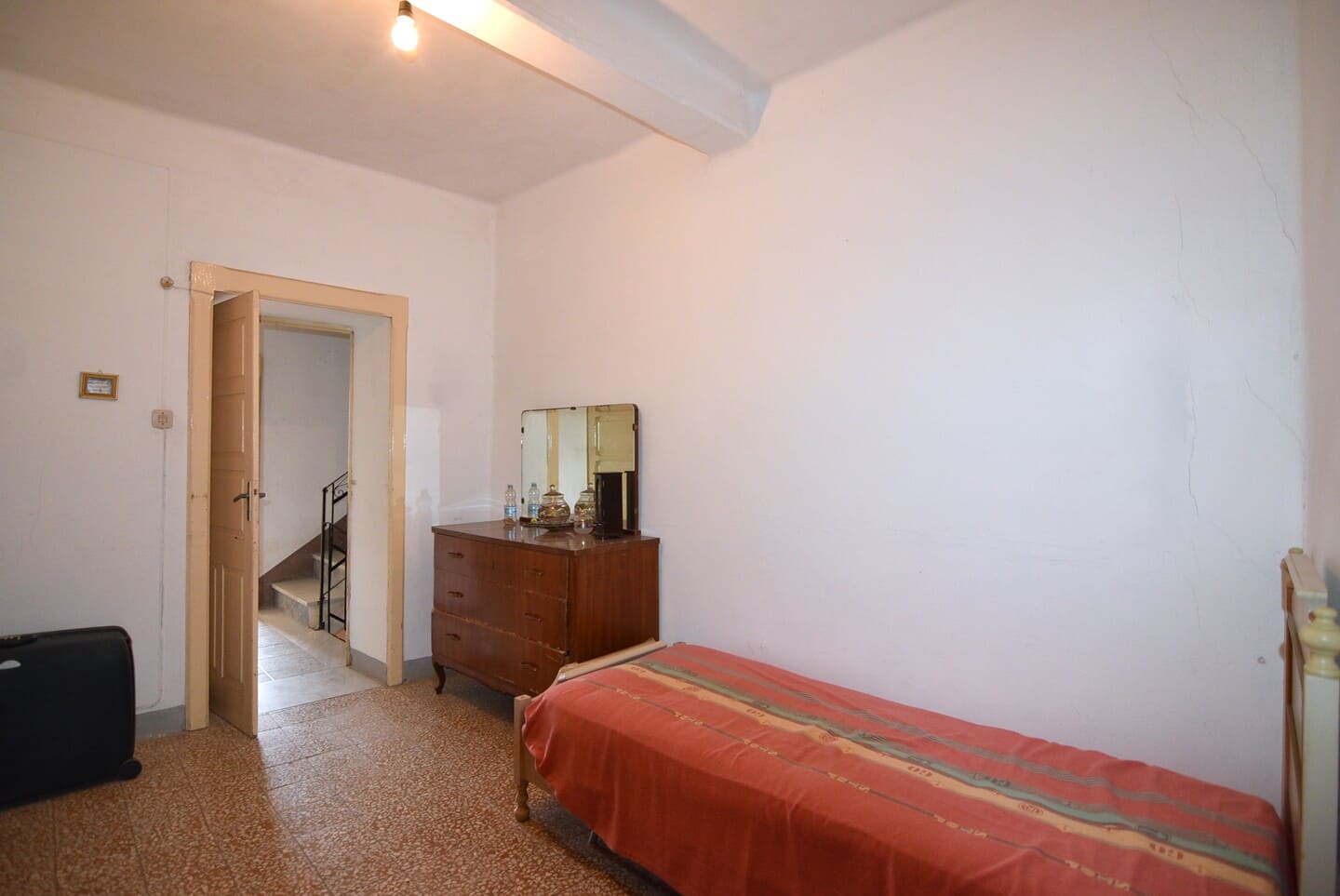 Casa indipendente con ampi spazi su più livelli con terrazza