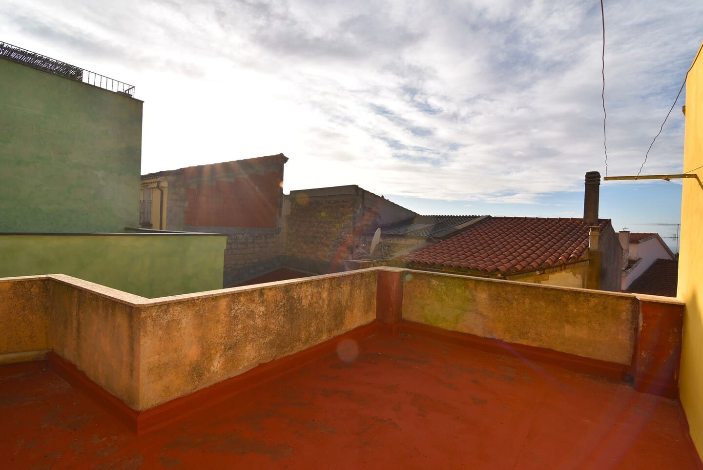 Casa indipendente con ampi spazi su più livelli con terrazza