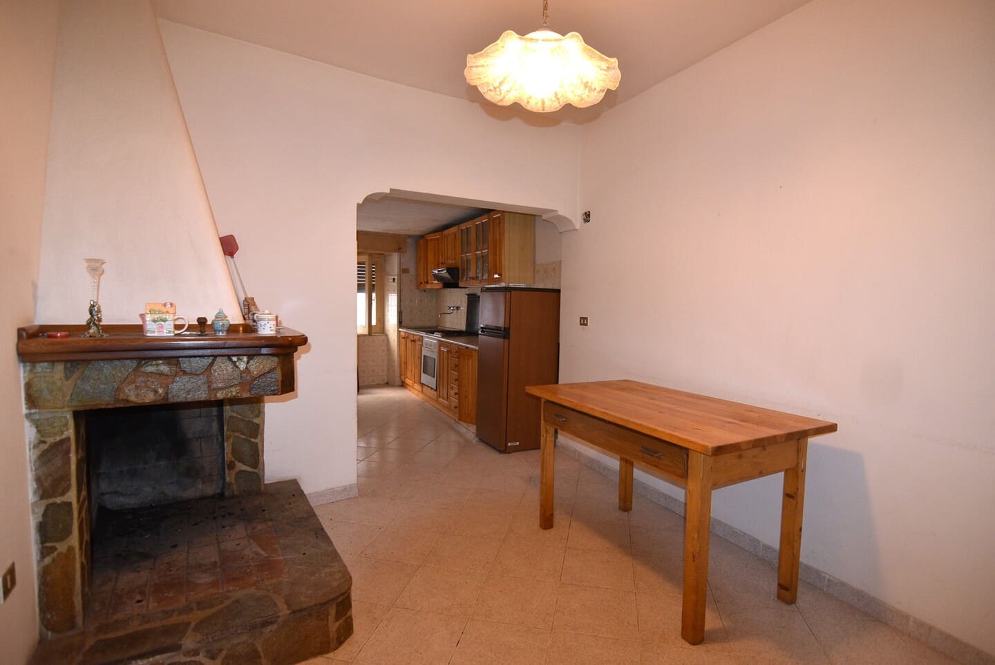 Casa indipendente con ampi spazi su più livelli con terrazza