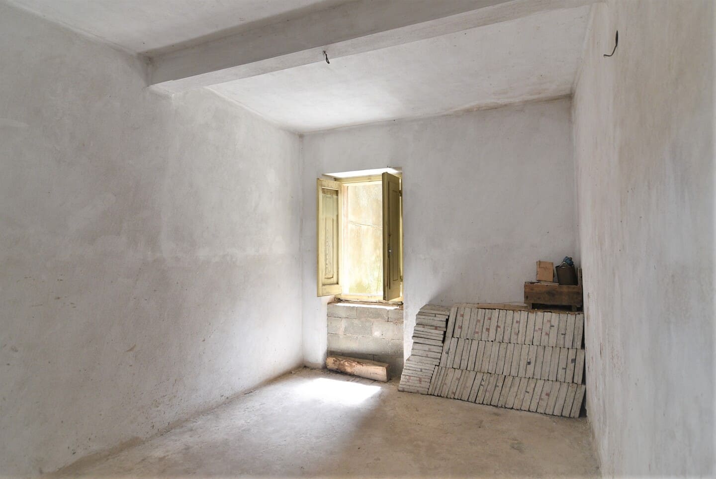 Abitazione in costruzione da ultimare con cortile