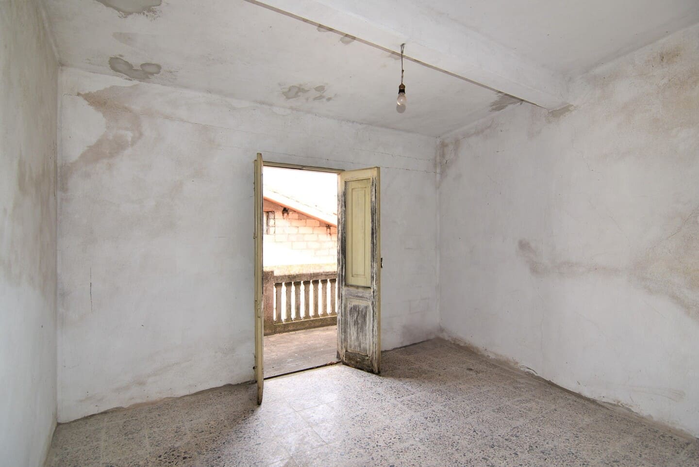 Abitazione in costruzione da ultimare con cortile