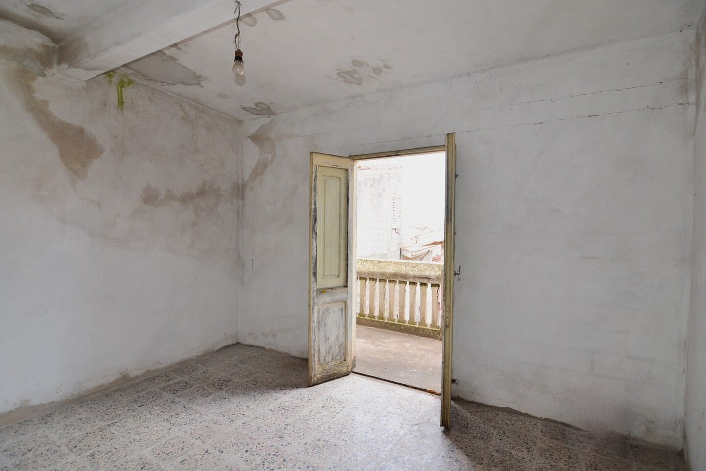 Abitazione in costruzione da ultimare con cortile