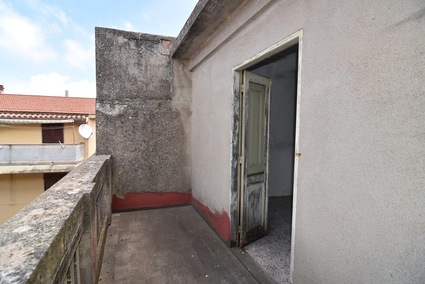 Abitazione in costruzione da ultimare con cortile