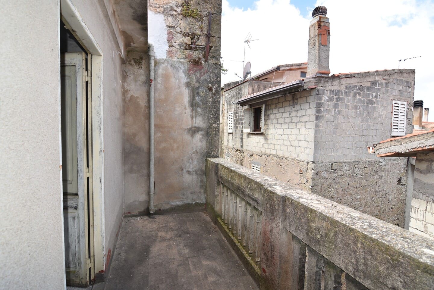 Abitazione in costruzione da ultimare con cortile
