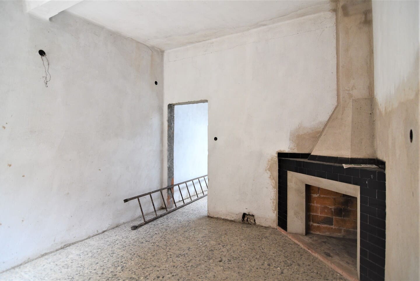 Abitazione in costruzione da ultimare con cortile