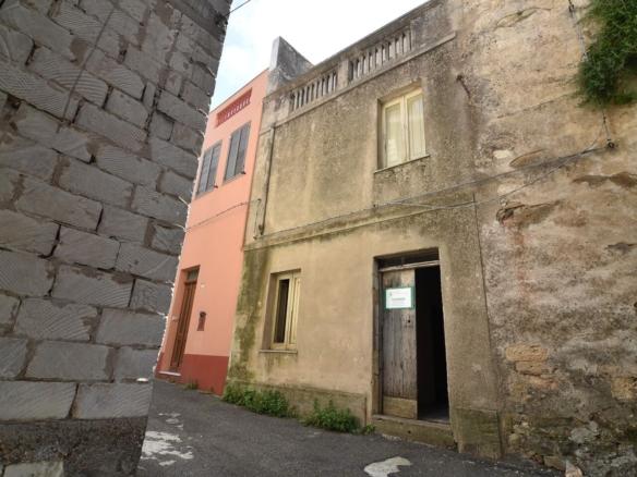 Abitazione in costruzione da ultimare con cortile