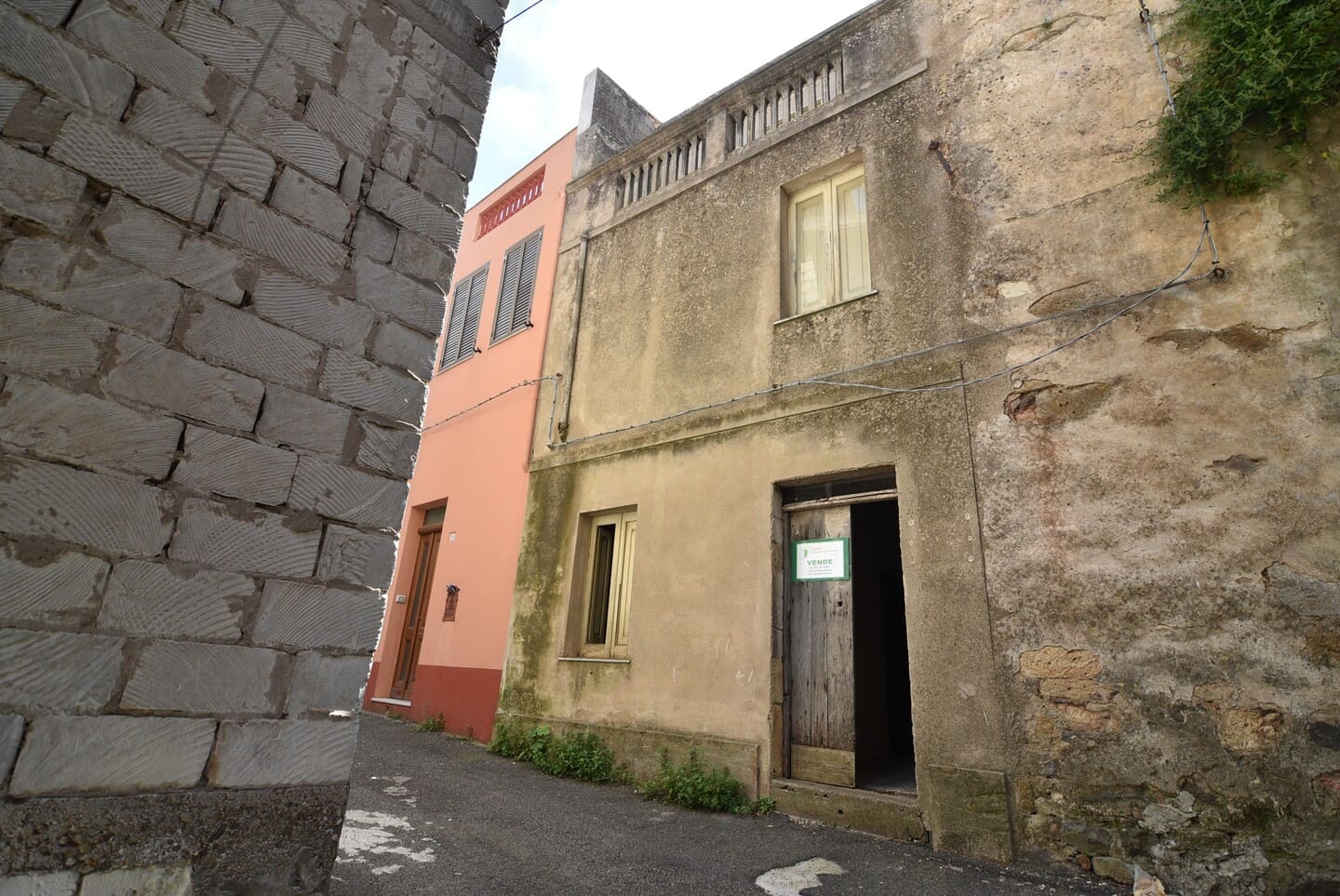 Abitazione in costruzione da ultimare con cortile
