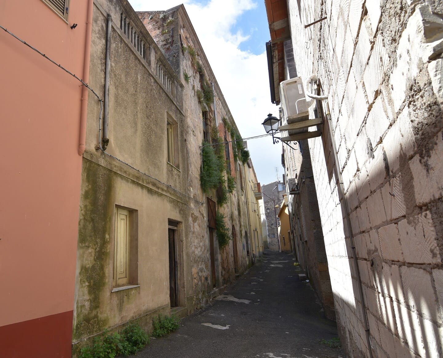 Abitazione in costruzione da ultimare con cortile