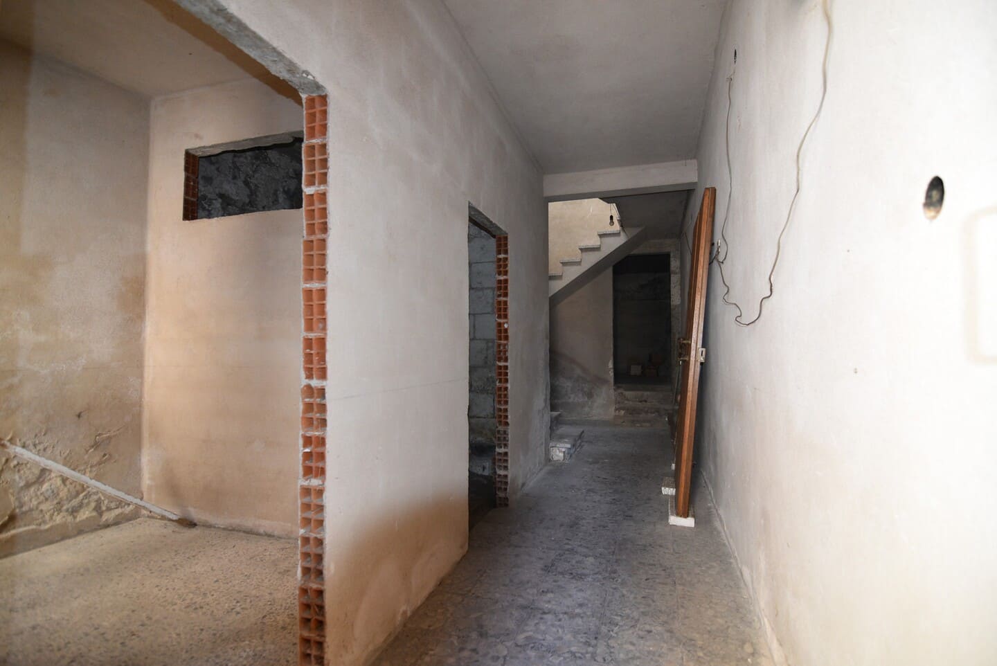 Abitazione in costruzione da ultimare con cortile
