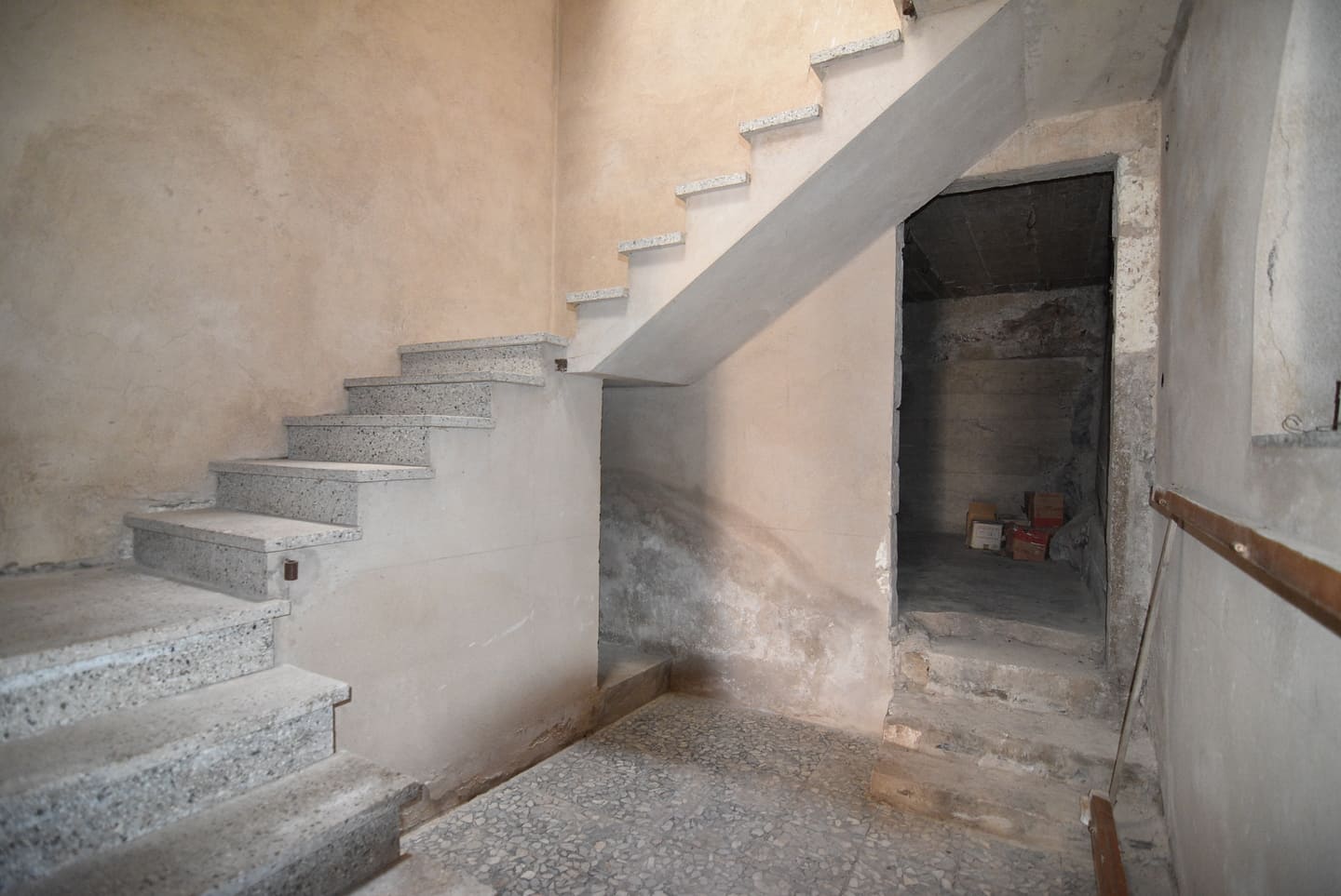 Abitazione in costruzione da ultimare con cortile
