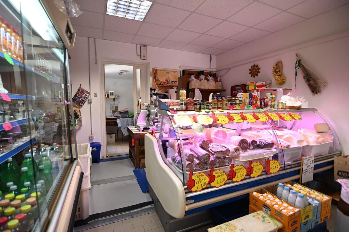 Cessione attività avviata in negozio di alimentari