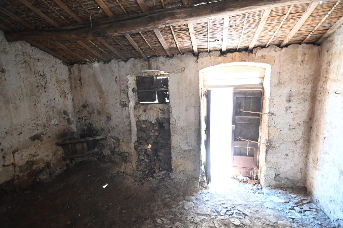 Immobile storico rustico di tre locali da ristrutturare