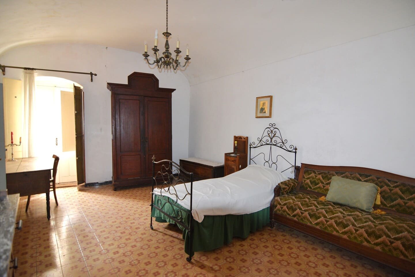 Casa storica di grandi dimensioni vicino al centro