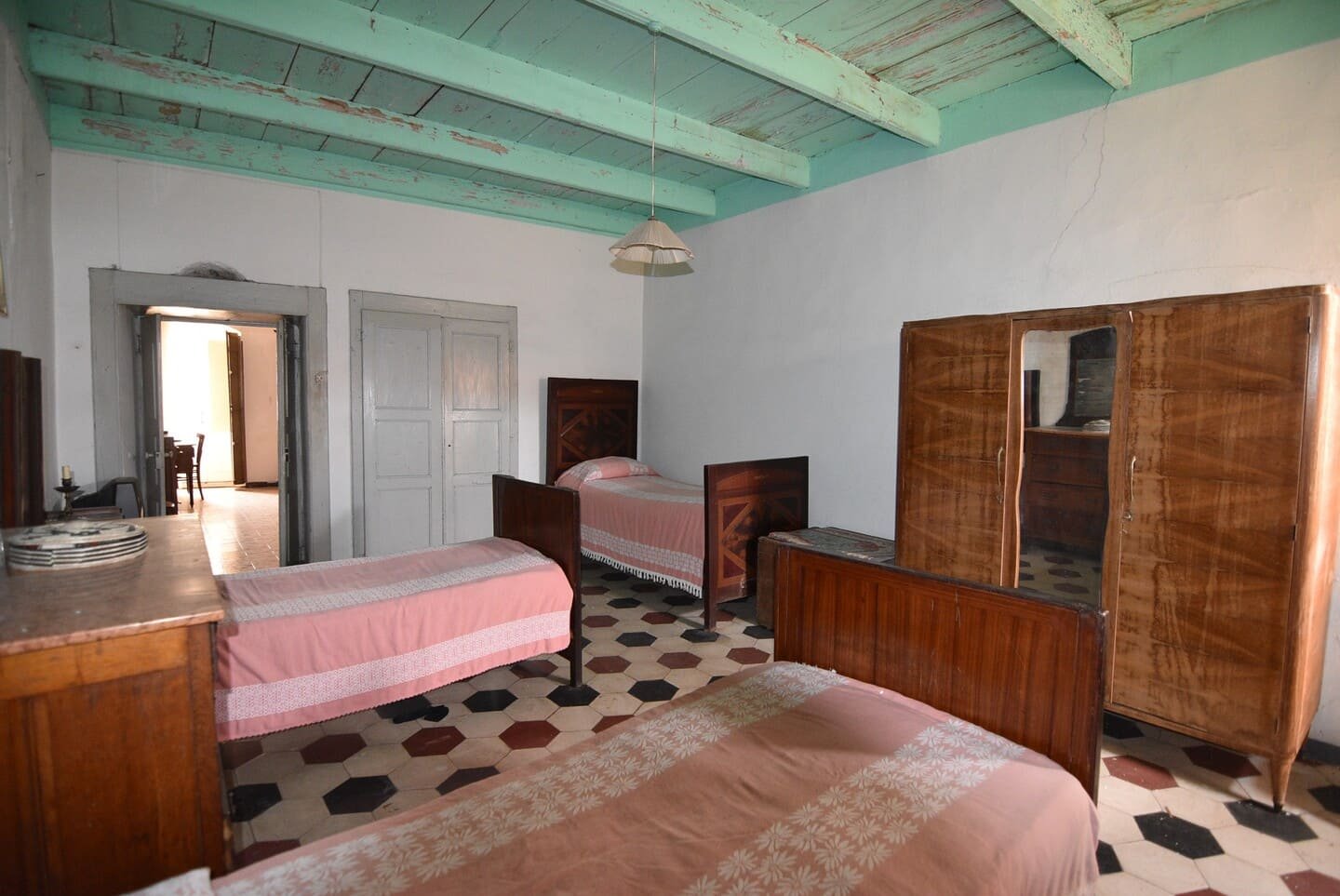Casa storica di grandi dimensioni vicino al centro