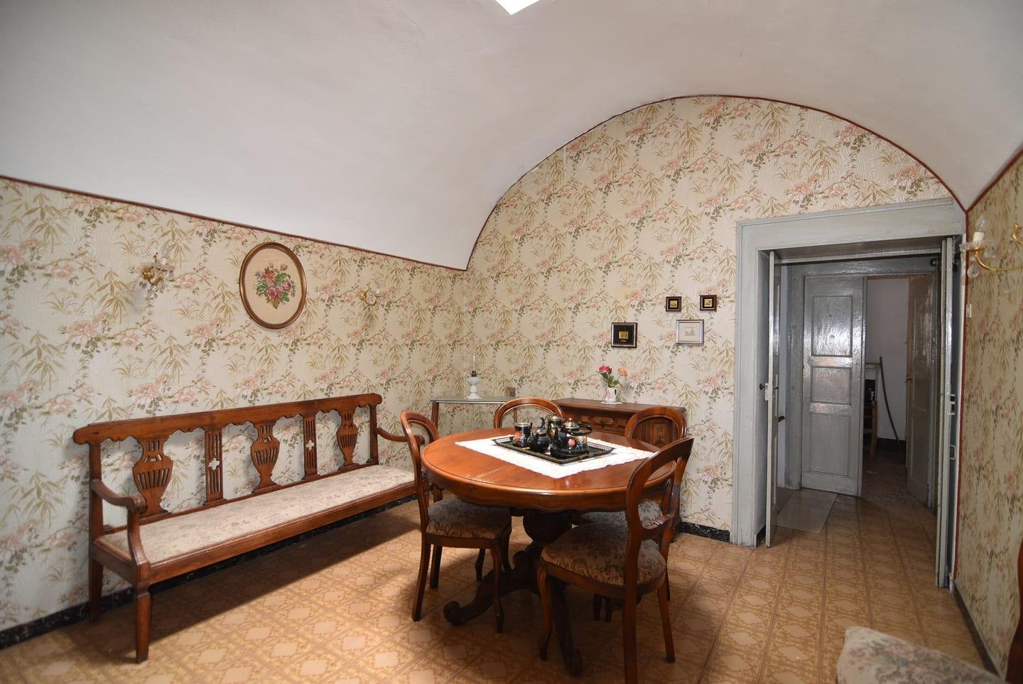 Casa storica di grandi dimensioni vicino al centro