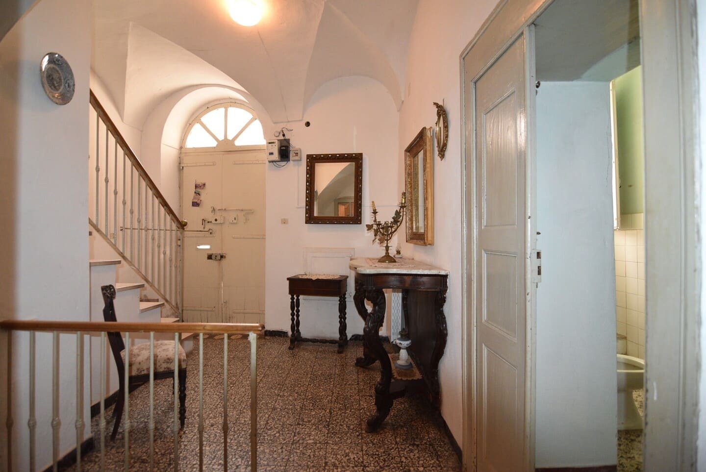 Casa storica di grandi dimensioni vicino al centro