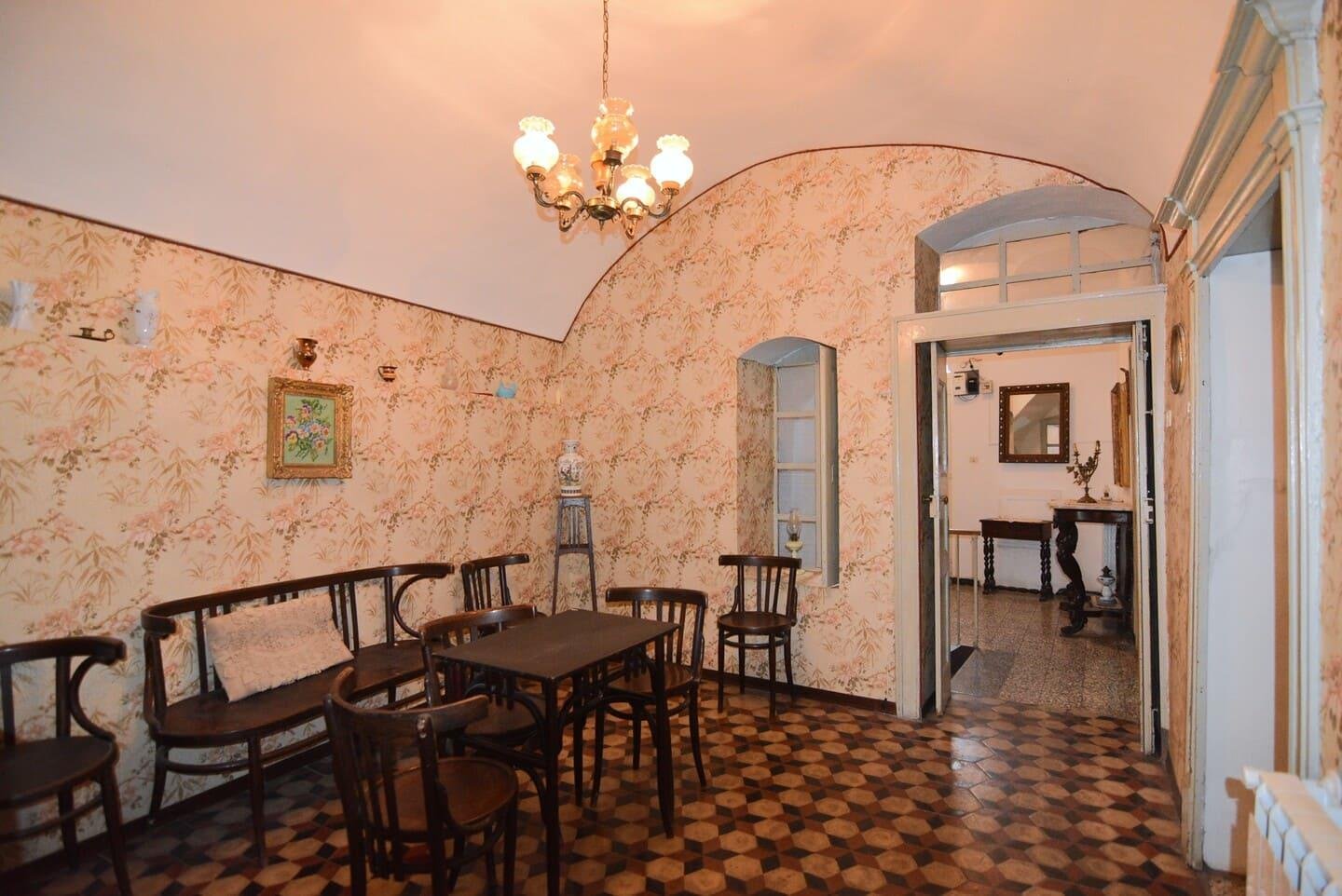 Casa storica di grandi dimensioni vicino al centro