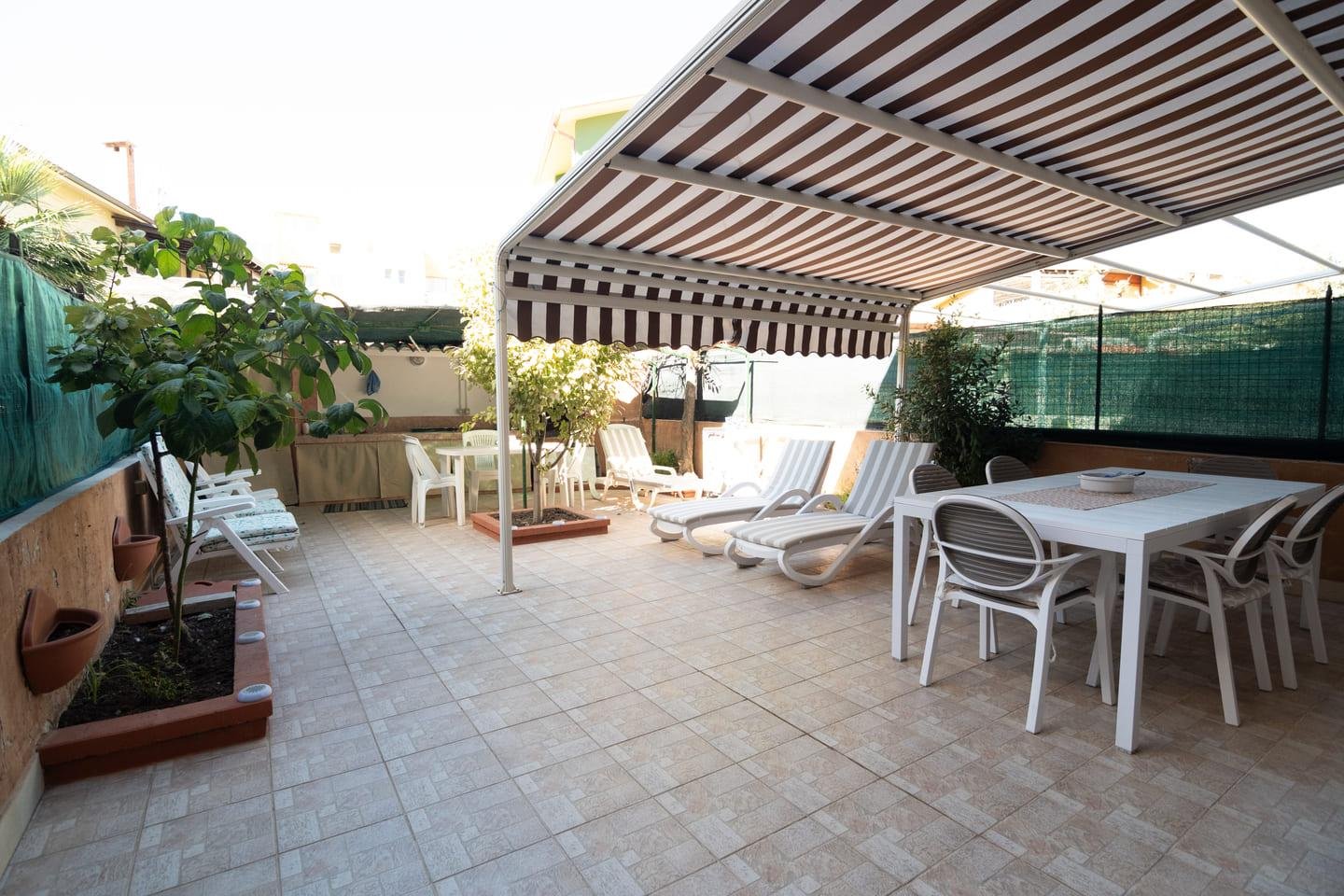 Piano terra con giardino a pochi passi dalla spiaggia