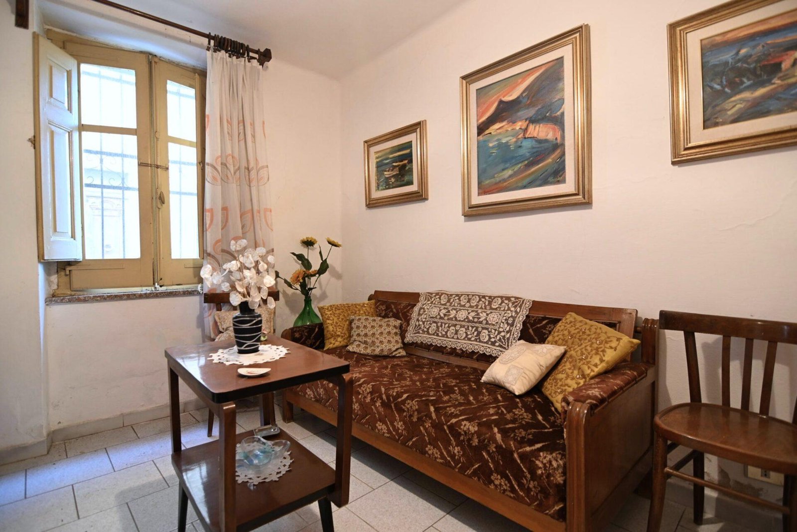 Casa spaziosa e luminosa su tre piani