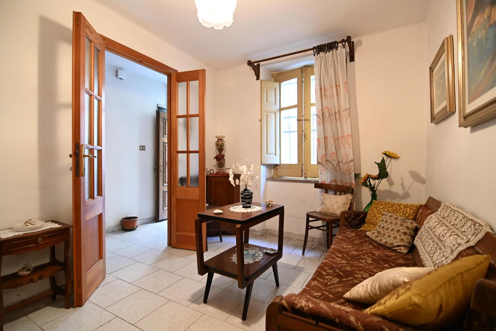 Casa spaziosa e luminosa su tre piani