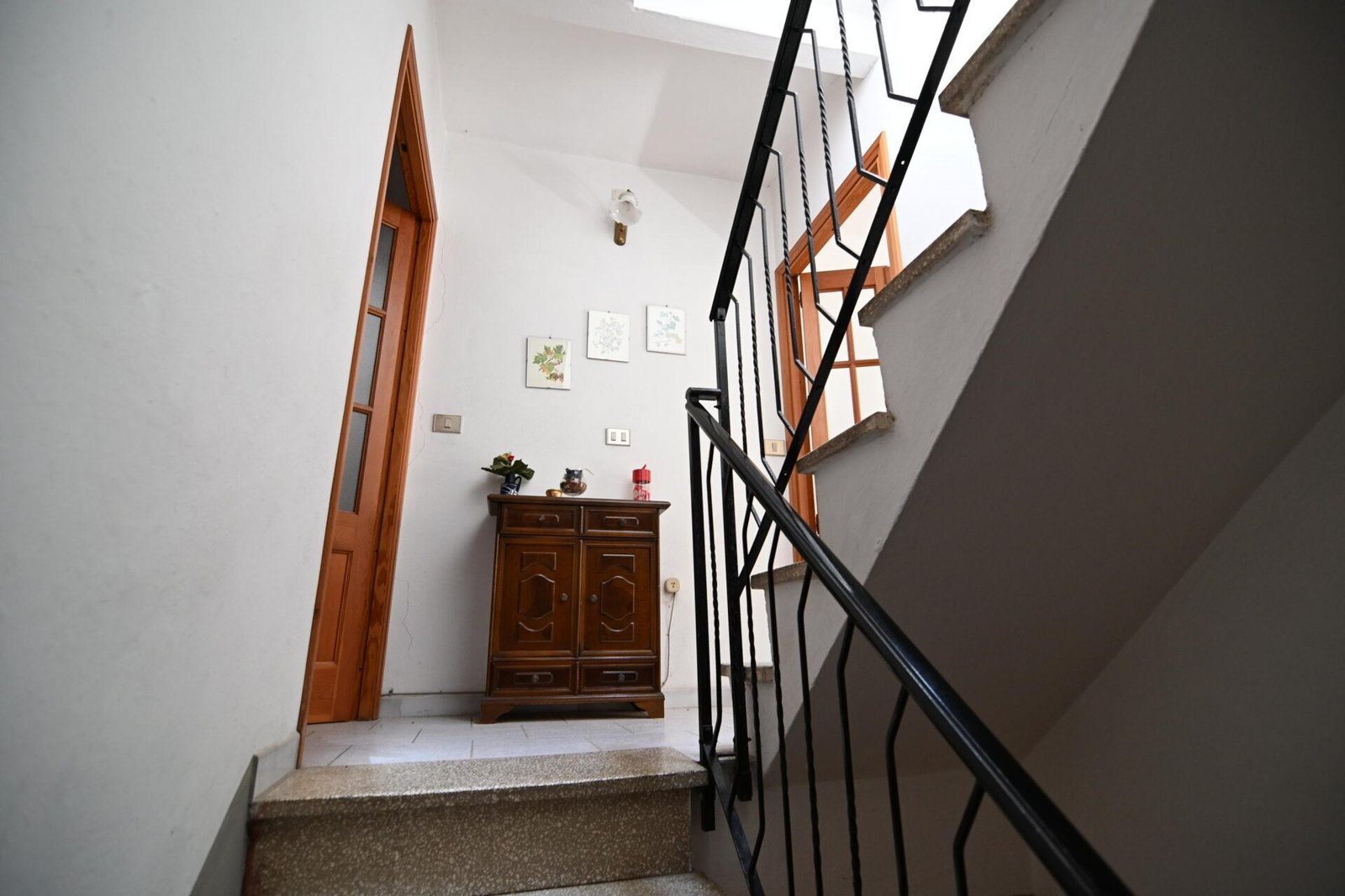 Casa spaziosa e luminosa su tre piani