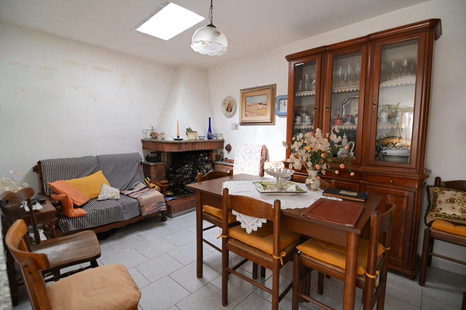 Casa spaziosa e luminosa su tre piani