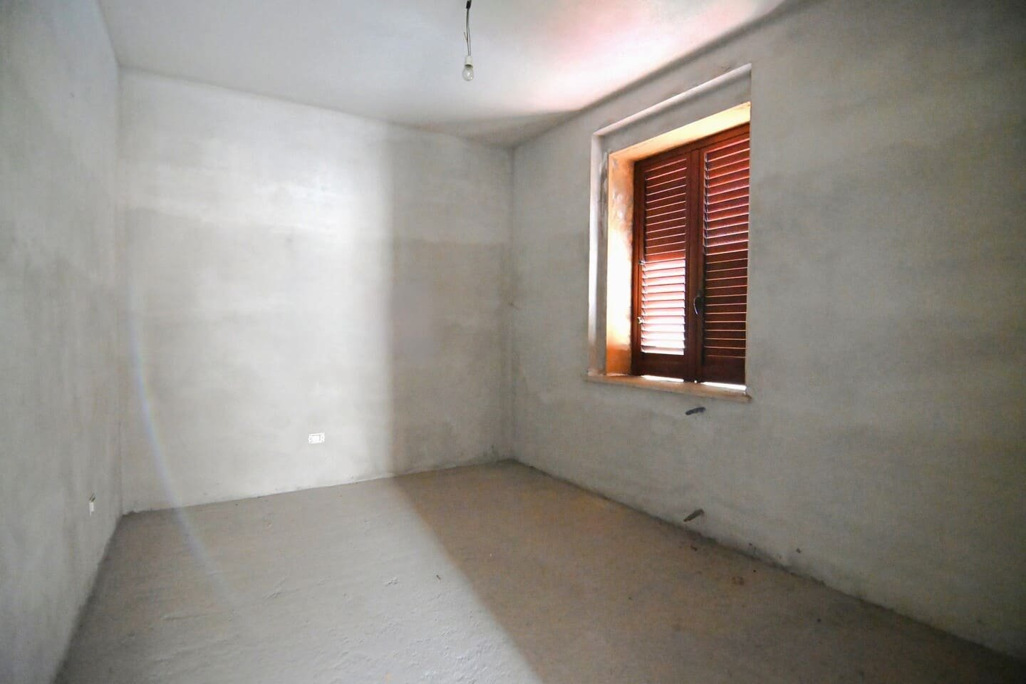Appartamento trilocale in centro da ultimare