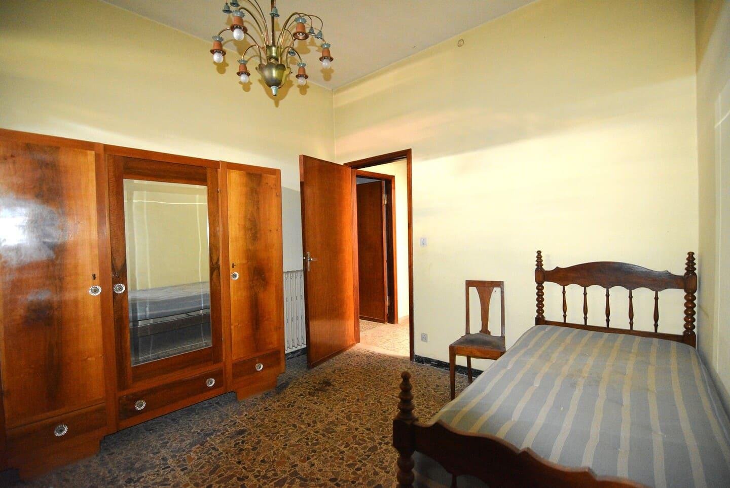 Palazzo in centro con appartamenti, locali commerciali e giardino